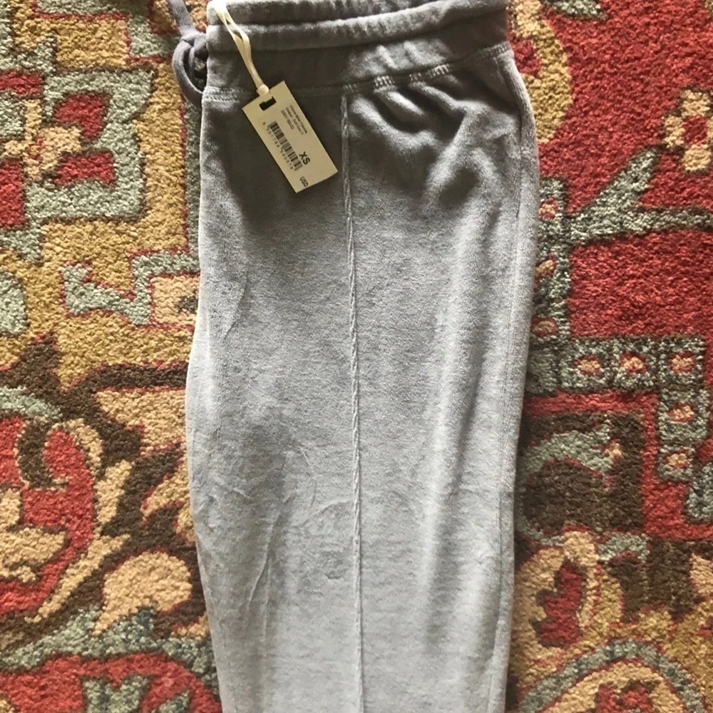 Women’s NWT gray workout pants. - Picture 2 of 5